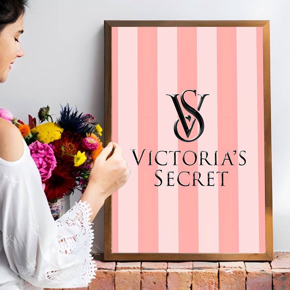 V-Victorias-Fashion-S-Secret V - Vintage Fashion Magazine recensie en prijs